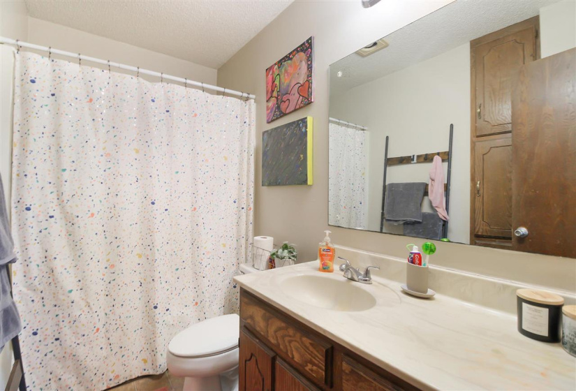 0 ,6 BathroomsBathrooms,Multi-family,Fourplex,Mockingbird,1,133562