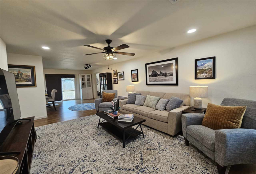 3 Bedrooms Bedrooms, 0 ,2 BathroomsBathrooms,Residential,Single Family,Burris,1,133563