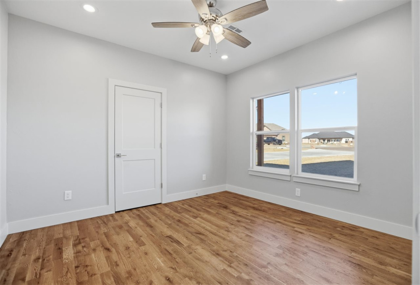 5 Bedrooms Bedrooms, 0 ,3 BathroomsBathrooms,Residential,Single Family,Moreland Ct,1,133564