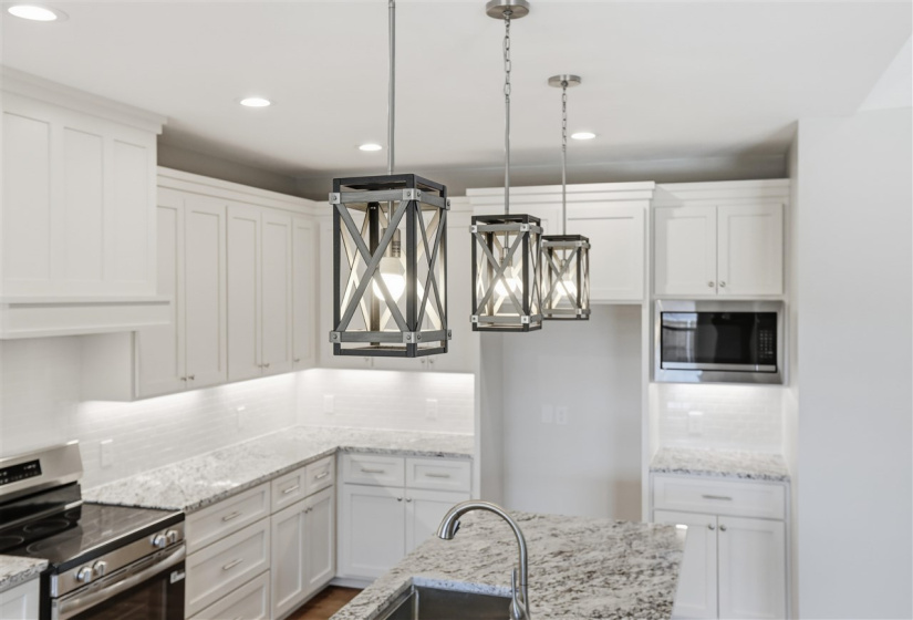 5 Bedrooms Bedrooms, 0 ,3 BathroomsBathrooms,Residential,Single Family,Moreland Ct,1,133564