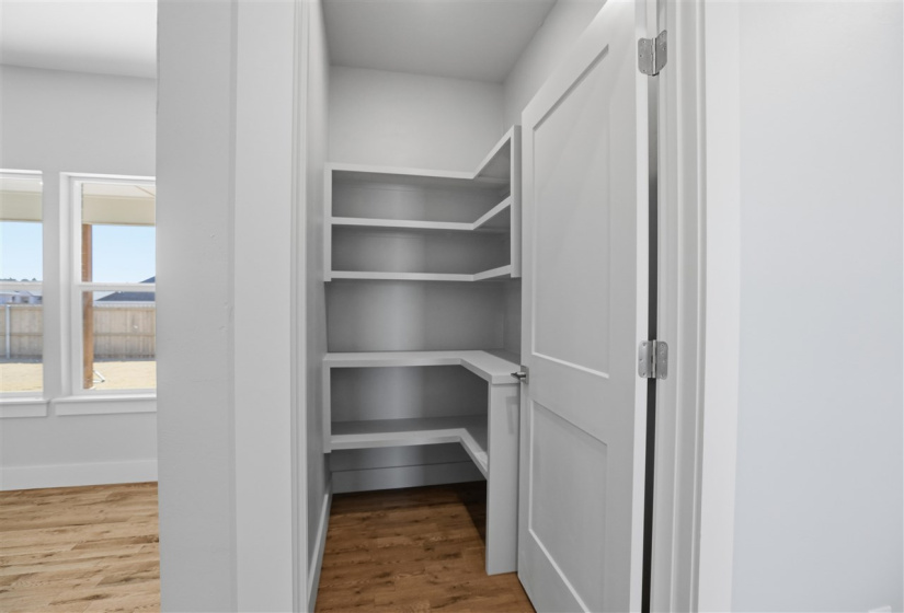 5 Bedrooms Bedrooms, 0 ,3 BathroomsBathrooms,Residential,Single Family,Moreland Ct,1,133564