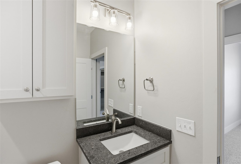 5 Bedrooms Bedrooms, 0 ,3 BathroomsBathrooms,Residential,Single Family,Moreland Ct,1,133564