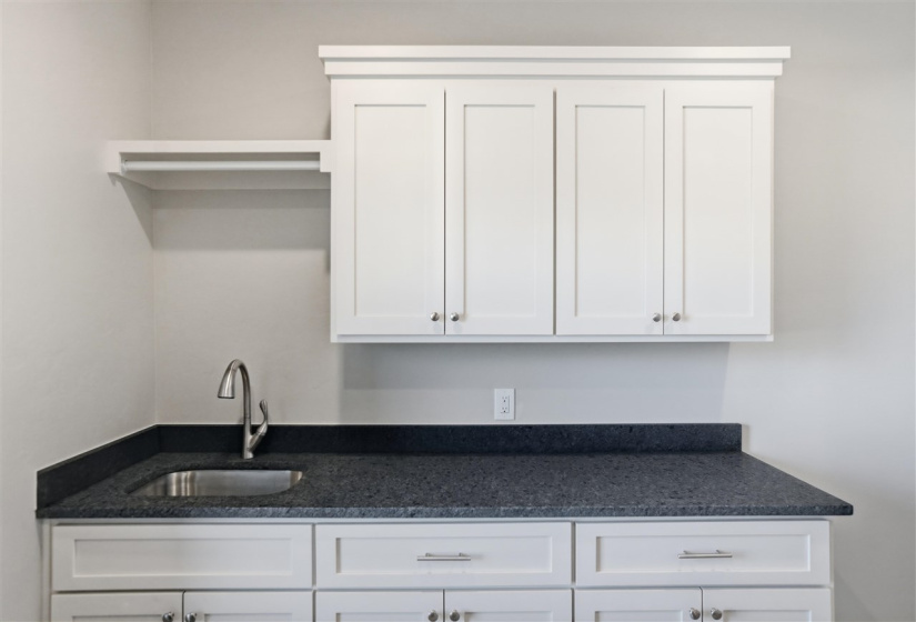 5 Bedrooms Bedrooms, 0 ,3 BathroomsBathrooms,Residential,Single Family,Moreland Ct,1,133564