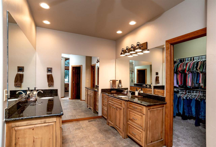 4 Bedrooms Bedrooms, 0 ,2 BathroomsBathrooms,Residential,Single Family,Airport,1.5,133570