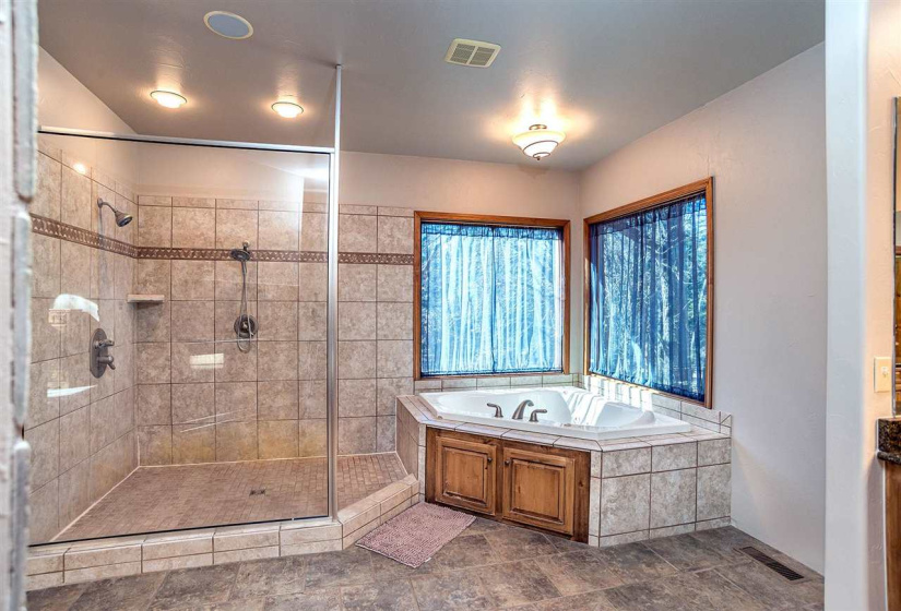 4 Bedrooms Bedrooms, 0 ,2 BathroomsBathrooms,Residential,Single Family,Airport,1.5,133570