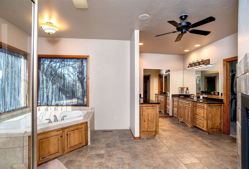 4 Bedrooms Bedrooms, 0 ,2 BathroomsBathrooms,Residential,Single Family,Airport,1.5,133570