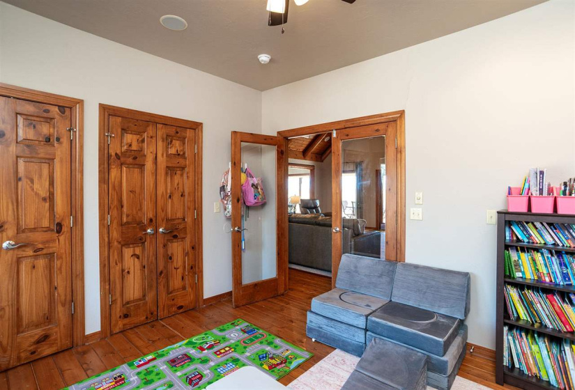 4 Bedrooms Bedrooms, 0 ,2 BathroomsBathrooms,Residential,Single Family,Airport,1.5,133570