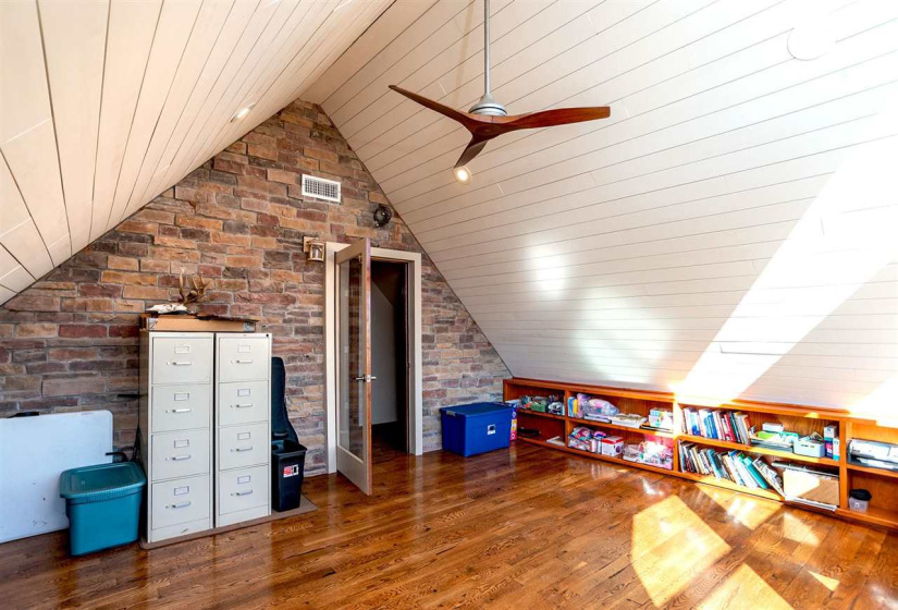 4 Bedrooms Bedrooms, 0 ,2 BathroomsBathrooms,Residential,Single Family,Airport,1.5,133570