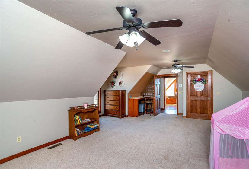 4 Bedrooms Bedrooms, 0 ,2 BathroomsBathrooms,Residential,Single Family,Airport,1.5,133570