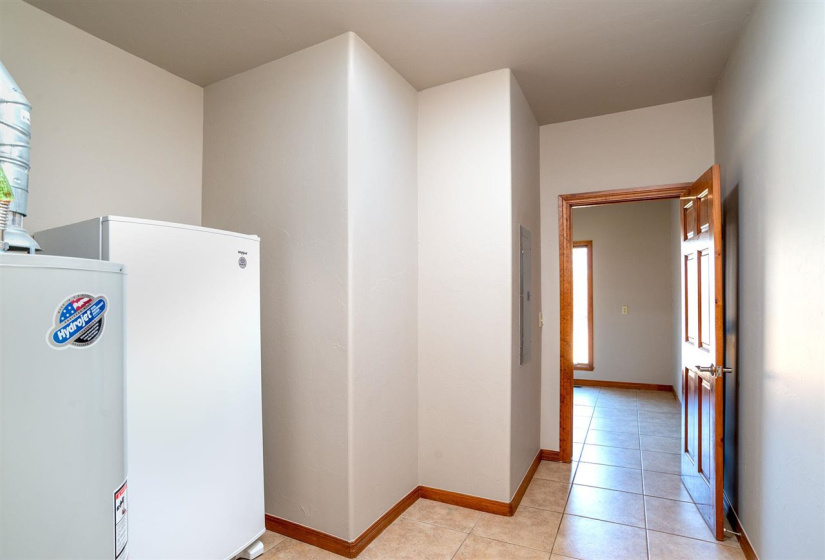 4 Bedrooms Bedrooms, 0 ,2 BathroomsBathrooms,Residential,Single Family,Airport,1.5,133570