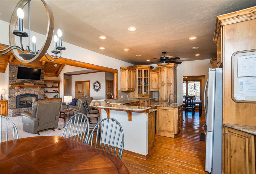 4 Bedrooms Bedrooms, 0 ,2 BathroomsBathrooms,Residential,Single Family,Airport,1.5,133570