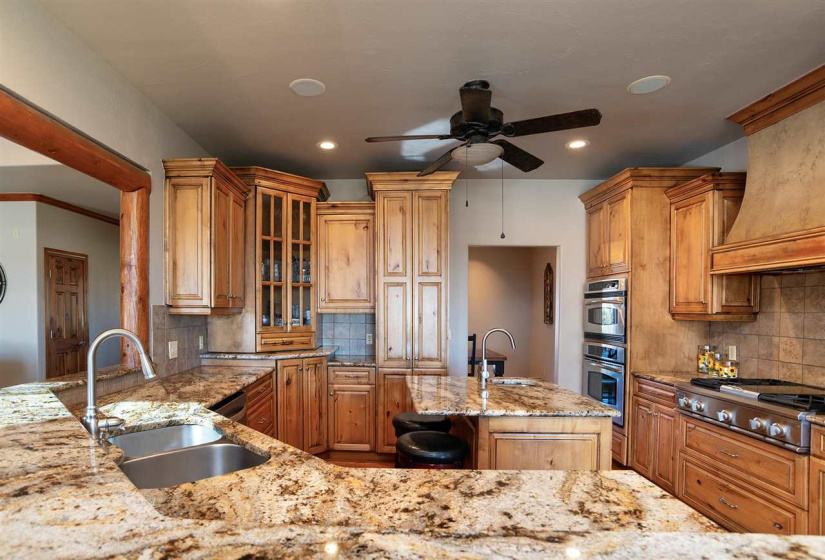 4 Bedrooms Bedrooms, 0 ,2 BathroomsBathrooms,Residential,Single Family,Airport,1.5,133570