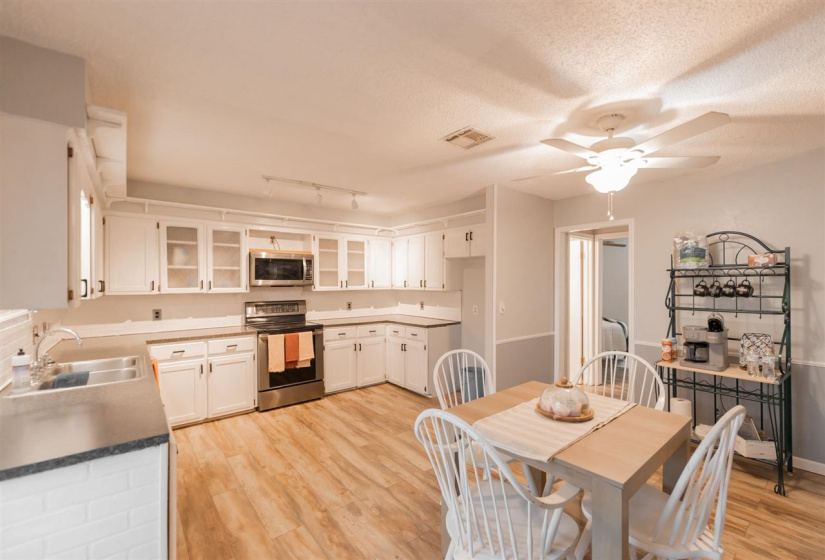 3 Bedrooms Bedrooms, 0 ,2 BathroomsBathrooms,Residential,Single Family,Denver,1,133571