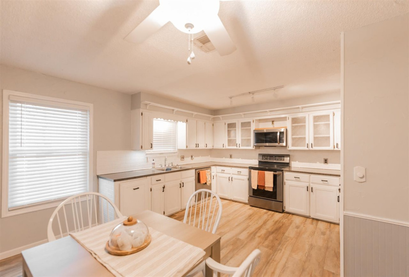 3 Bedrooms Bedrooms, 0 ,2 BathroomsBathrooms,Residential,Single Family,Denver,1,133571