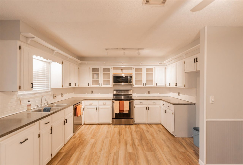 3 Bedrooms Bedrooms, 0 ,2 BathroomsBathrooms,Residential,Single Family,Denver,1,133571