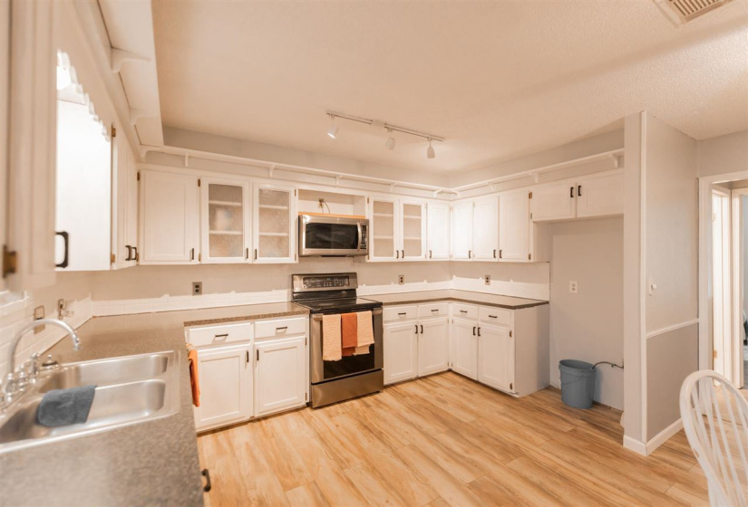 3 Bedrooms Bedrooms, 0 ,2 BathroomsBathrooms,Residential,Single Family,Denver,1,133571