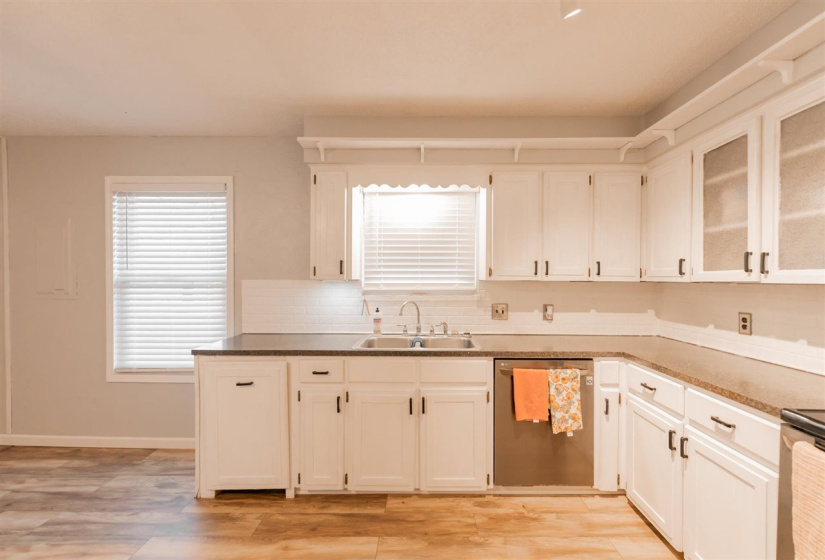 3 Bedrooms Bedrooms, 0 ,2 BathroomsBathrooms,Residential,Single Family,Denver,1,133571