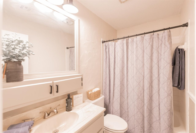 3 Bedrooms Bedrooms, 0 ,2 BathroomsBathrooms,Residential,Single Family,Denver,1,133571