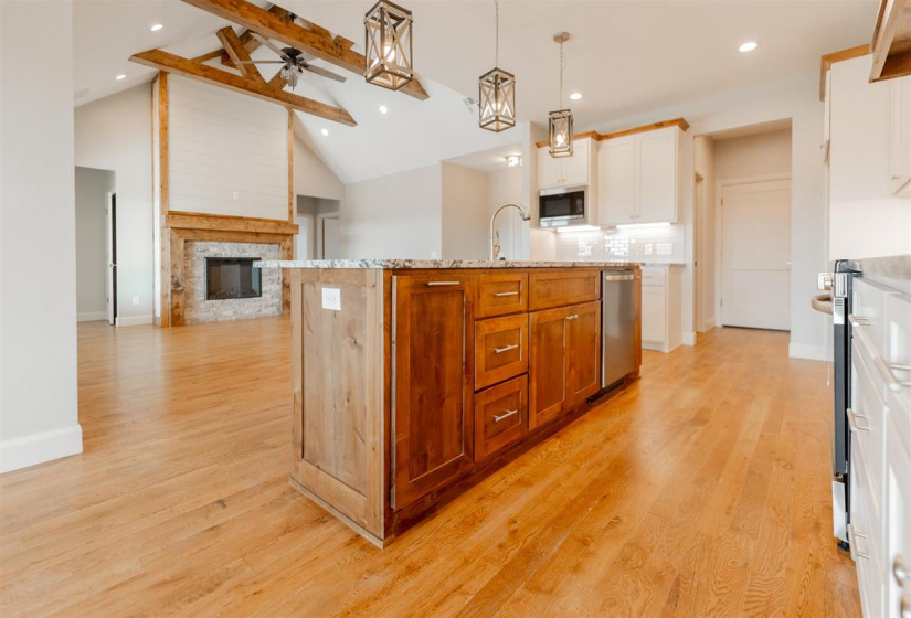 4 Bedrooms Bedrooms, 0 ,3 BathroomsBathrooms,Residential,Single Family,Bandera,1,133578