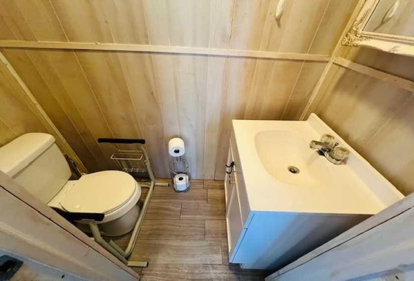 2 Bedrooms Bedrooms, 0 ,1 BathroomBathrooms,Residential,Single Family,E,1,133579