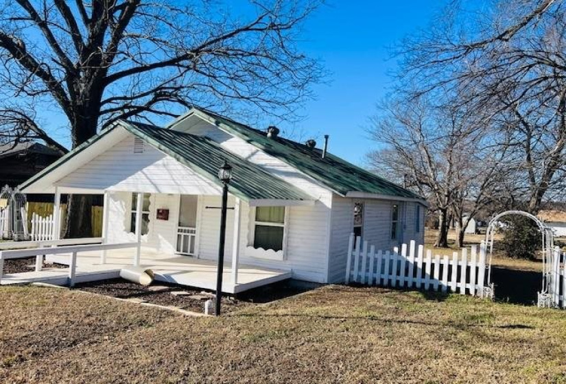 2 Bedrooms Bedrooms, 0 ,1 BathroomBathrooms,Residential,Single Family,E,1,133579