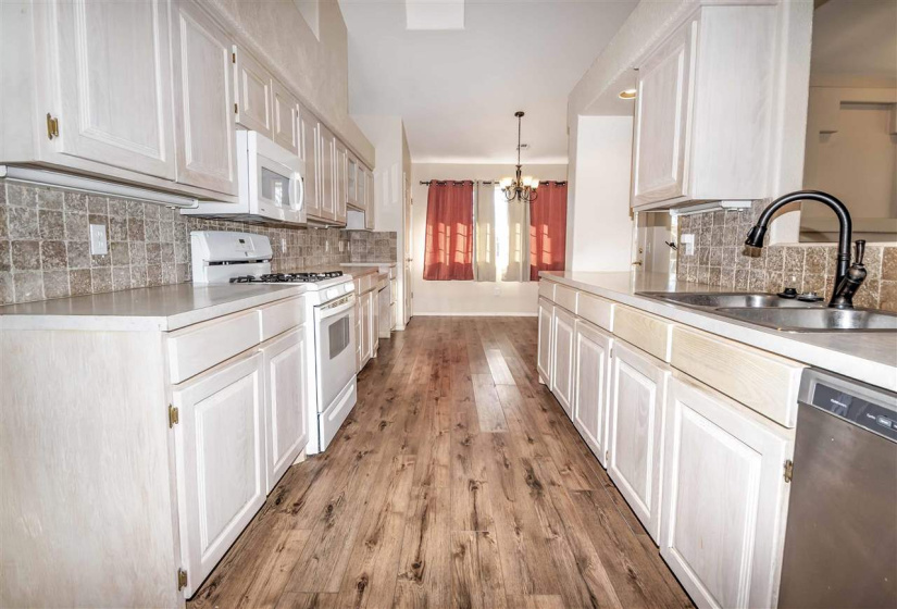 3 Bedrooms Bedrooms, 0 ,2 BathroomsBathrooms,Residential,Single Family,Windsor,1,133588