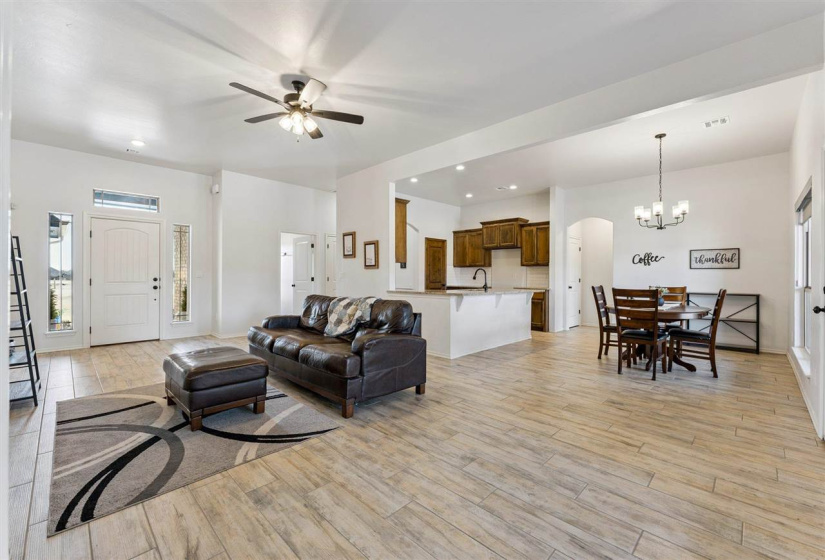 4 Bedrooms Bedrooms, 0 ,3 BathroomsBathrooms,Residential,Single Family,Iron Tire,1,133593