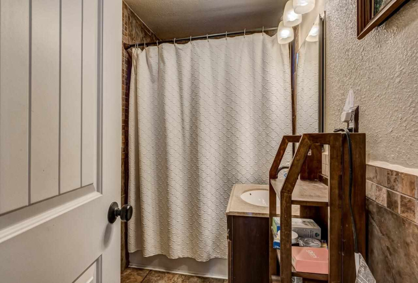 3 Bedrooms Bedrooms, 0 ,1 BathroomBathrooms,Residential,Single Family,1st,1.5,133599