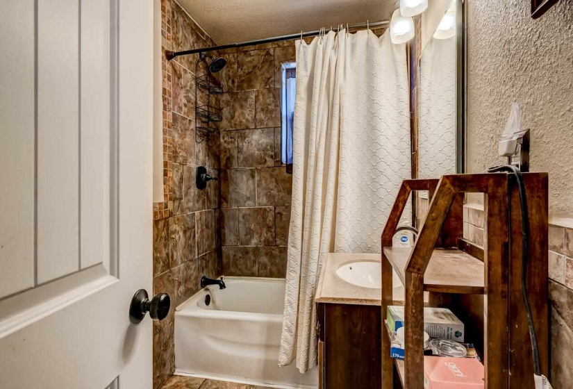 3 Bedrooms Bedrooms, 0 ,1 BathroomBathrooms,Residential,Single Family,1st,1.5,133599