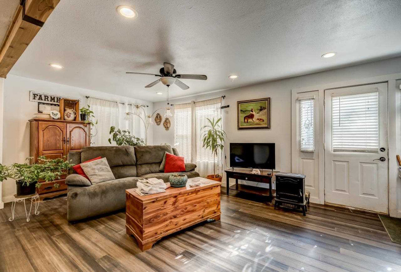 3 Bedrooms Bedrooms, 0 ,1 BathroomBathrooms,Residential,Single Family,1st,1.5,133599