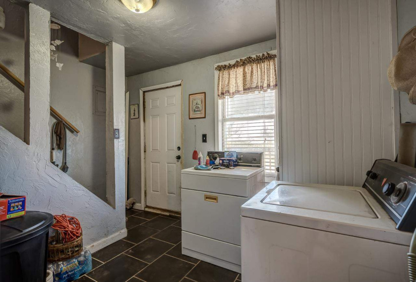 3 Bedrooms Bedrooms, 0 ,1 BathroomBathrooms,Residential,Single Family,1st,1.5,133599