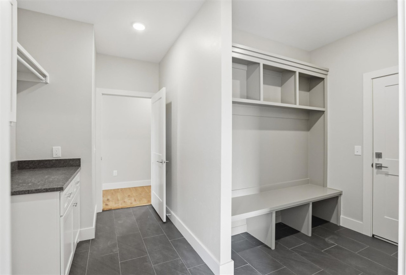 5 Bedrooms Bedrooms, 0 ,2 BathroomsBathrooms,Residential,Single Family,Brookwater Way,1,133607