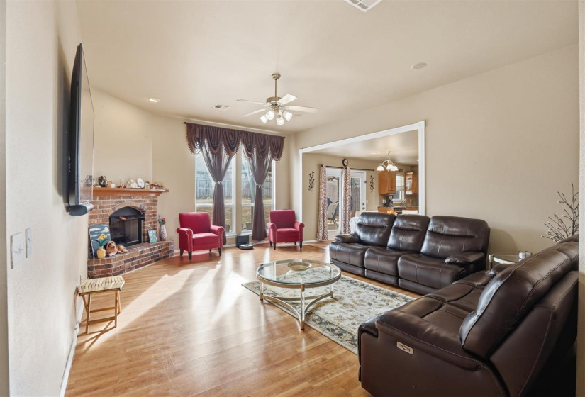 3 Bedrooms Bedrooms, 0 ,2 BathroomsBathrooms,Residential,Single Family,3rd,1,133608