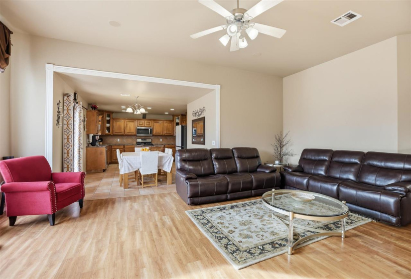 3 Bedrooms Bedrooms, 0 ,2 BathroomsBathrooms,Residential,Single Family,3rd,1,133608