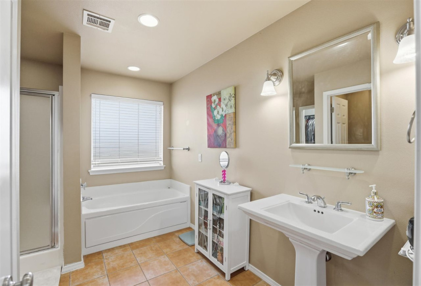 3 Bedrooms Bedrooms, 0 ,2 BathroomsBathrooms,Residential,Single Family,3rd,1,133608