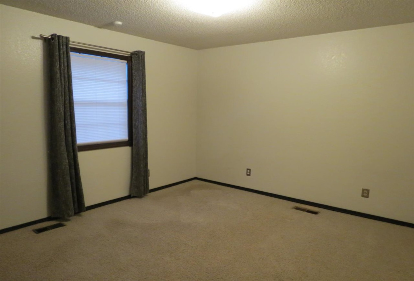 3 Bedrooms Bedrooms, 0 ,2 BathroomsBathrooms,Residential,Single Family,Post Oak,2,133621