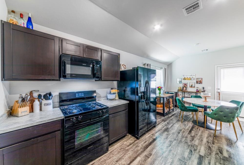 3 Bedrooms Bedrooms, 0 ,2 BathroomsBathrooms,Residential,Single Family,Colt,1,133623