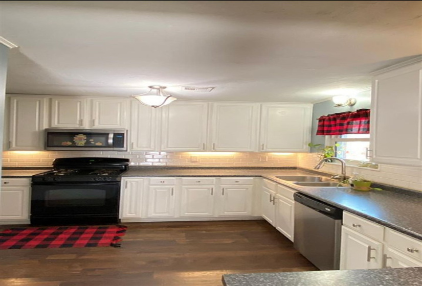 4 Bedrooms Bedrooms, 0 ,3 BathroomsBathrooms,Residential,Single Family,Locust,1,133625