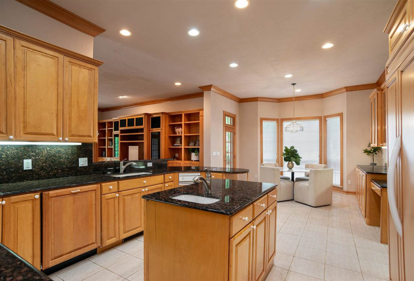 5 Bedrooms Bedrooms, 0 ,3 BathroomsBathrooms,Residential,Single Family,Woodlake,2,133627