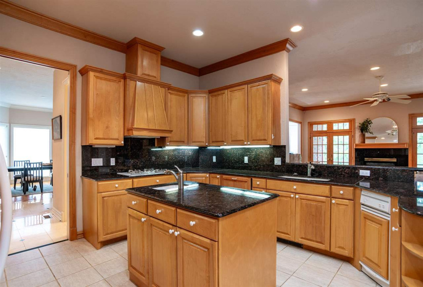 5 Bedrooms Bedrooms, 0 ,3 BathroomsBathrooms,Residential,Single Family,Woodlake,2,133627