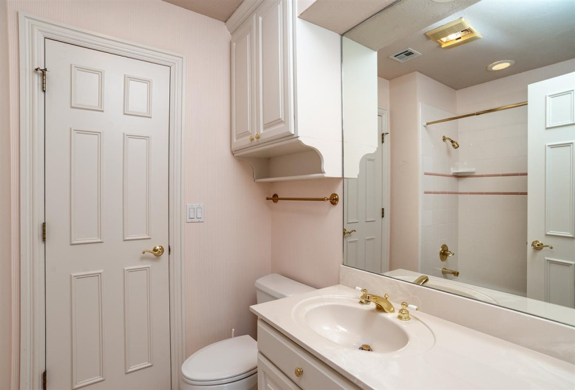 5 Bedrooms Bedrooms, 0 ,3 BathroomsBathrooms,Residential,Single Family,Woodlake,2,133627