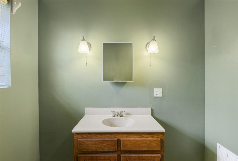 3 Bedrooms Bedrooms, 0 ,1 BathroomBathrooms,Residential,Single Family,Henderson Street,1,133629