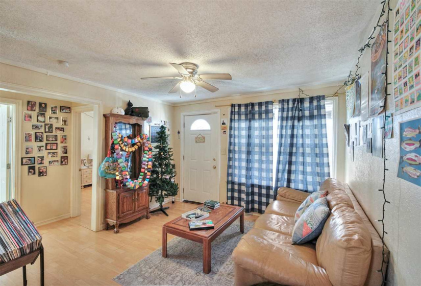 2 Bedrooms Bedrooms, 0 ,1 BathroomBathrooms,Residential,Single Family,Burdick,1,133633