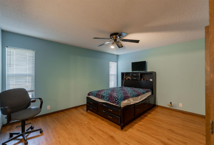 3 Bedrooms Bedrooms, 0 ,2 BathroomsBathrooms,Residential,Single Family,Surrey,1,133635