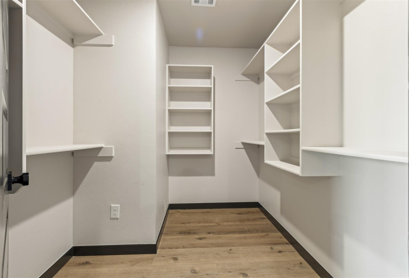 4 Bedrooms Bedrooms, 0 ,3 BathroomsBathrooms,Residential,Single Family,Bison,1,133637