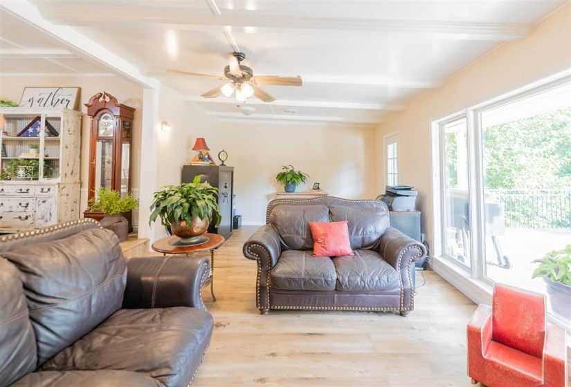 4 Bedrooms Bedrooms, 0 ,4 BathroomsBathrooms,Residential,Single Family,Thompson,1.5,133654