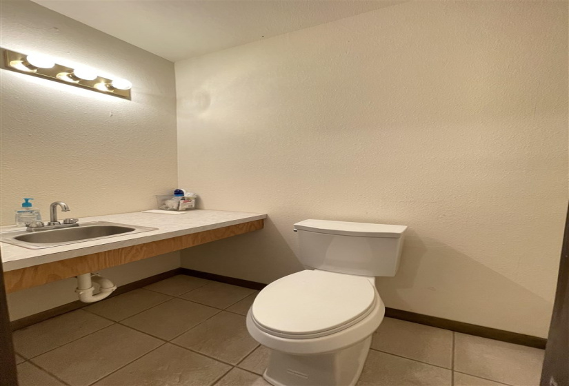 0 ,6 BathroomsBathrooms,Commercial/industrial,Commercial,Highland,1,133657