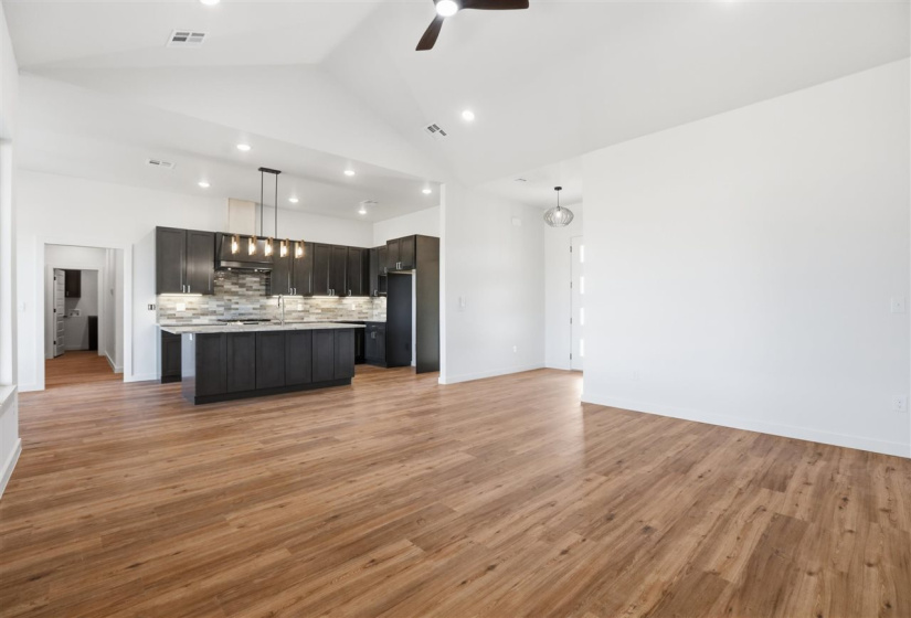 4 Bedrooms Bedrooms, 0 ,2 BathroomsBathrooms,Residential,Single Family,Bison,1,133684