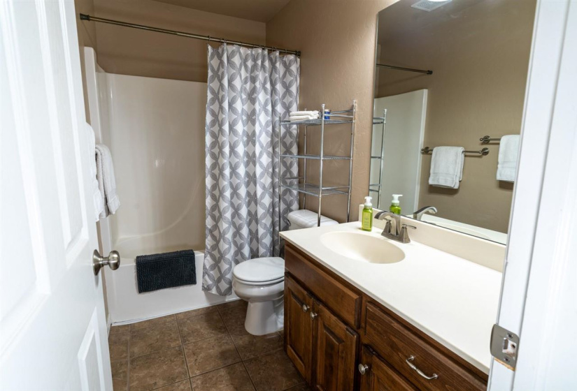 3 Bedrooms Bedrooms, 0 ,2 BathroomsBathrooms,Residential,Single Family,Windsor,1,133688