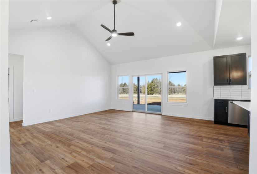 4 Bedrooms Bedrooms, 0 ,2 BathroomsBathrooms,Residential,Single Family,Bison,1.5,133690